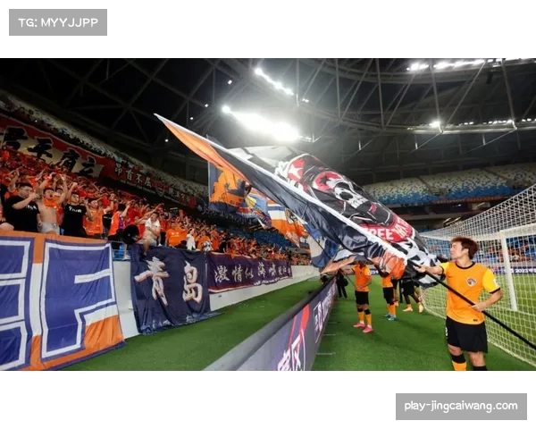 青岛海牛球迷主场助威,保级希望点燃城市激情 青岛海牛球迷主场助威,保级希望点燃城市激情