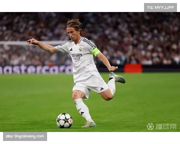 老将莫德里奇德比战调度中场，展现大师风范