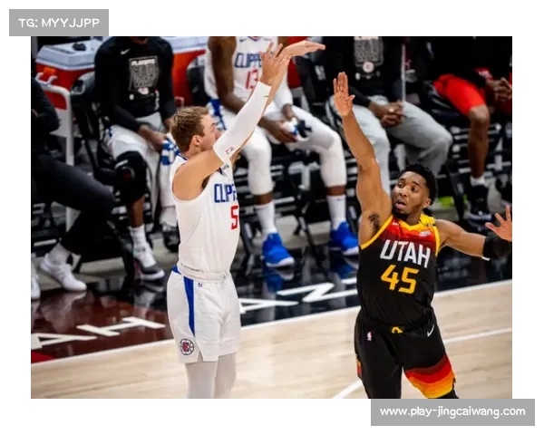 水星半场落后13分，第三节三分雨逆转比赛势头