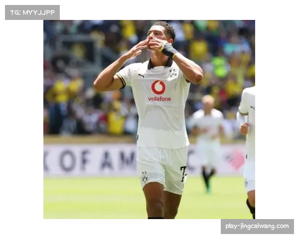 小贝林厄姆父亲不满球队打法，与多特总监凯尔发生争吵